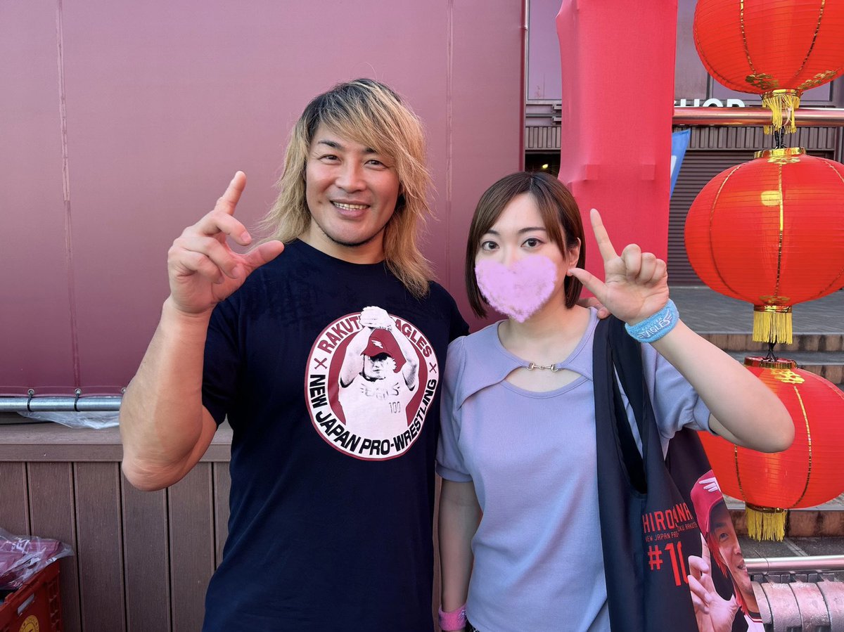 rumi_hff's tweet photo. 実は棚橋さんとお会い出来ました‼😄👏4年ぶりの再会😭✨「お久しぶり❗️元気❓😊ファン歴もう長いよね〜❓飽きてない⁉️大丈夫か⁉️😨」と何度も確認されました🫢🤣飽きてたらわざわざ休暇申請して遠い所会いに来ませんよ☺️❤️未来永劫🅰️CE推し👍本当にありがとうございました🥹🥰💖2枚目はカメラ目線で😁 https://t.co/wLrvVkz5Vq