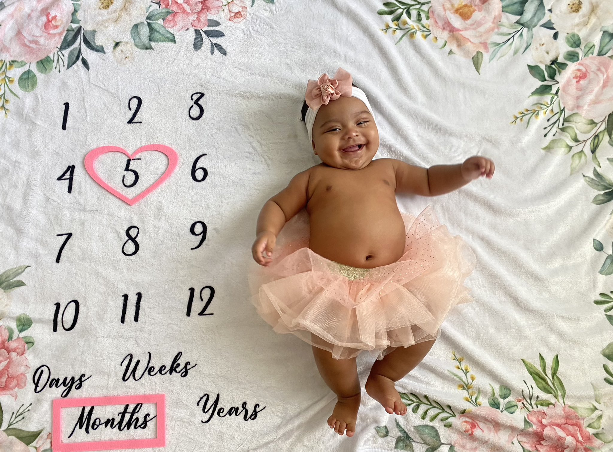 5 months baby girl photoshoot ideas