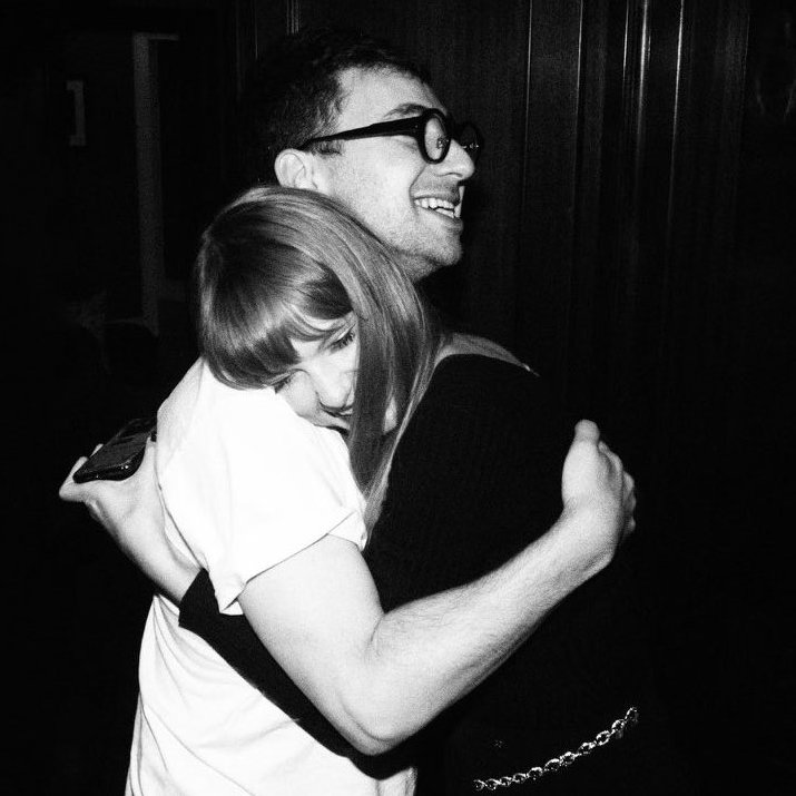 TheSwiftSociety's tweet photo. 🎶| @JackAntonoff produced 3 Speak Now TV tracks

- I Can See You
- Castles Crumbling
- Timeless https://t.co/fD6NDNF291