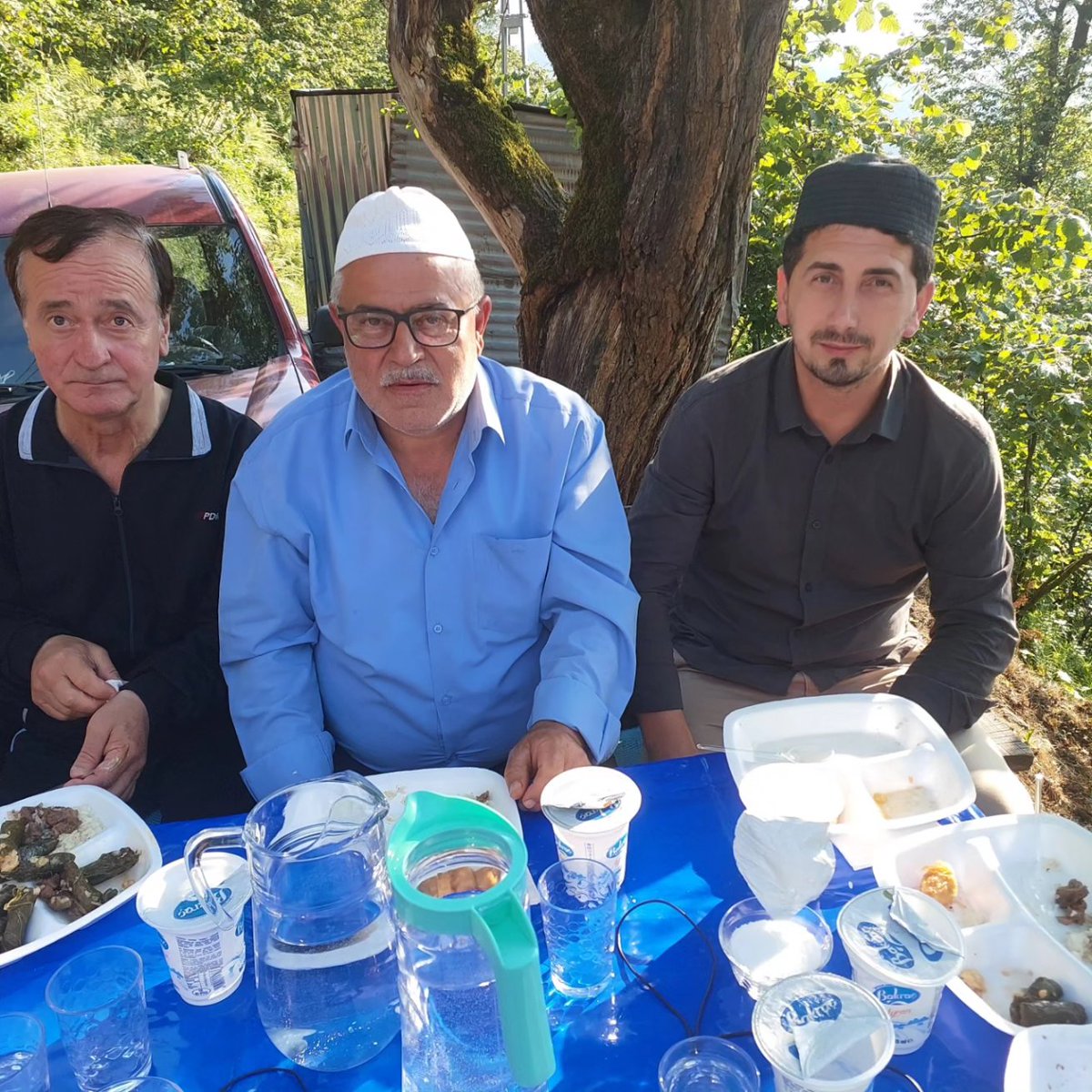 cavuslu_org's tweet photo. Çavuşlu Dinlenme Tesisleri  Yemek İkram Organizasyonu olarak  06/07/2023 Perşembe günü Eynesil ilçesi, Kemerli köyü   evimin önünde  ikindi namazına müteakip Mustafa Emanet tarafından merhum  SADIK EMANET amcamız için okunan mevlid-i şerifdeki ikramı icra ettik . #kemerli #görele https://t.co/MCvNn4cl96