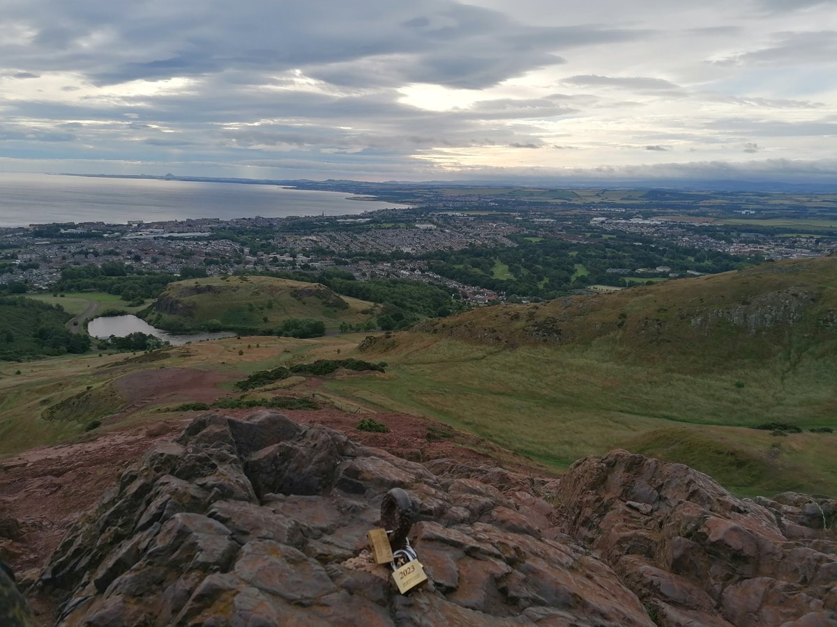 Laura Davies tweet media