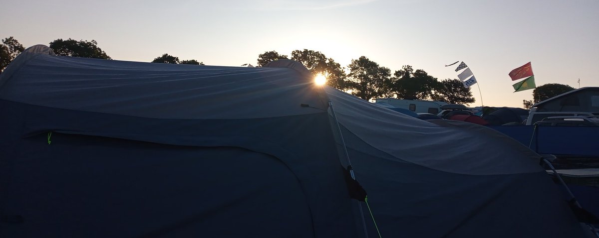 vinnynolan's tweet photo. Start of Day 2/4 #Racemaker #volunteering @SilverstoneUK @F1 #BritishGP https://t.co/n9FNDZlzcR