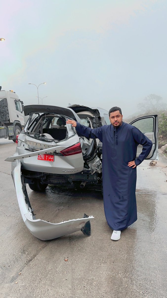 اللهم لك الحمد 
ربكم لطف بينا وجات سليمة
تعرضت أنا وزوجتي لحادث سير عند النزول من عقبة الياسمين بصلالة
بعد منطقة قيرون حيرتي
والحمدلله على كل حال
#محمد_المخيني