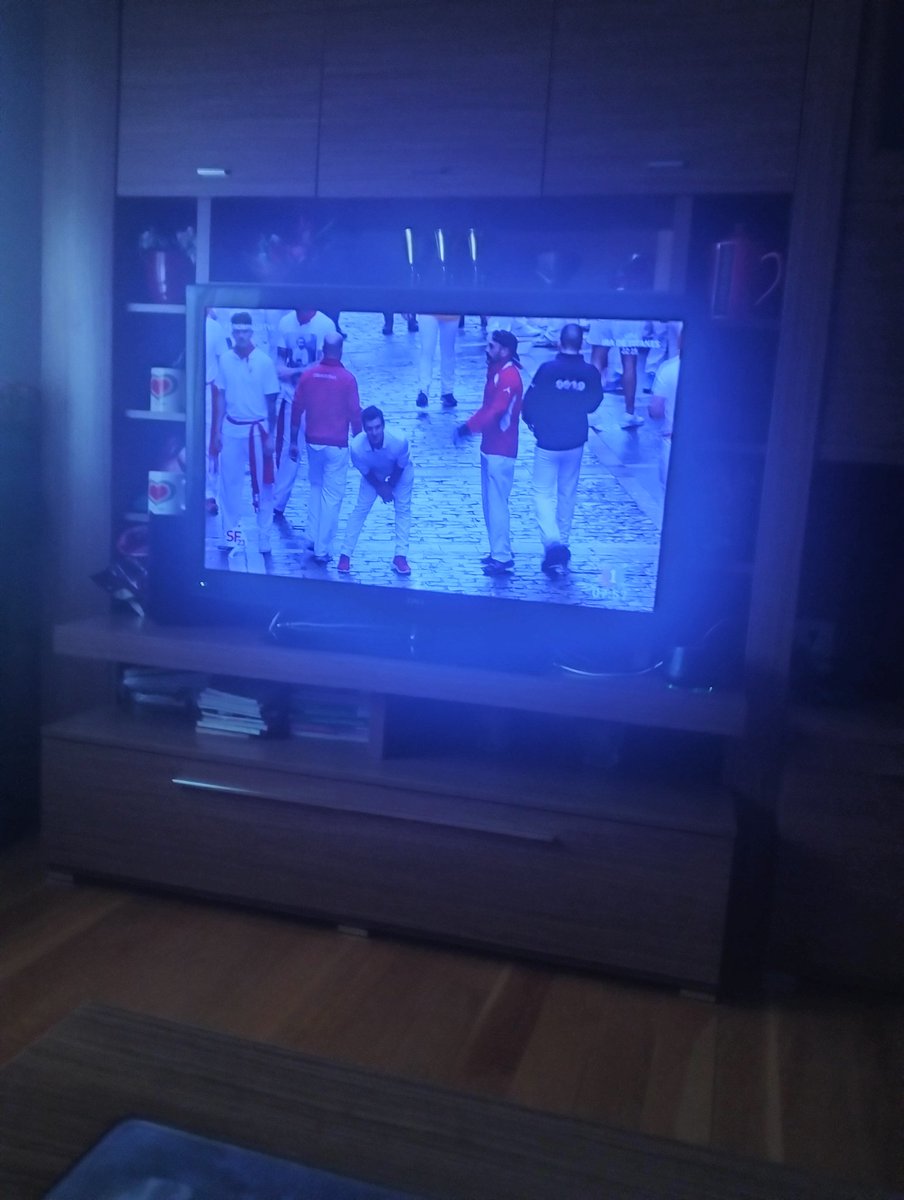 Josu0005's tweet photo. Vuelvo a Twitter para decir que otro año más veo los encierros. #Encierro1RTVE https://t.co/96Afy9tfK5