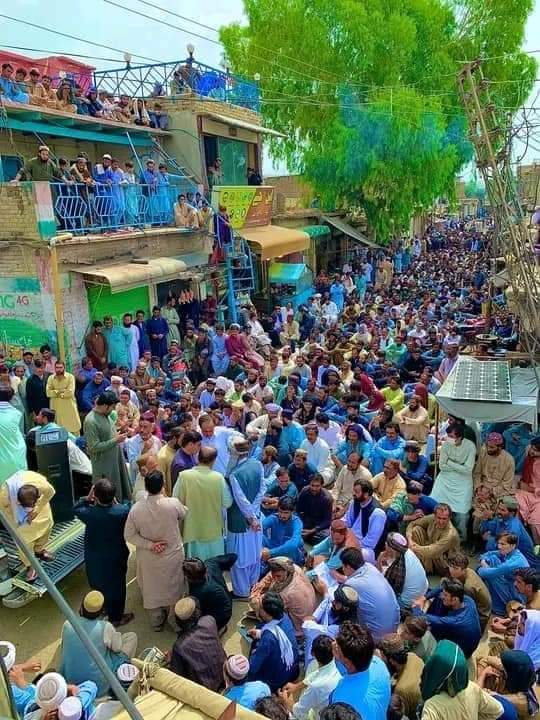 QuettaMarkaz's tweet photo. #شارگ_امن_احتجاجی مظاہرہ
 ضلع ہرنائی شارگ میں بھتہ خوری ، دہشتگردی ، بدامنی خلاف شارگ میں عوامی اتحاد کے زیر اہتمام احتجاجی جلسہ جاری ہے https://t.co/l6lBozR9KX