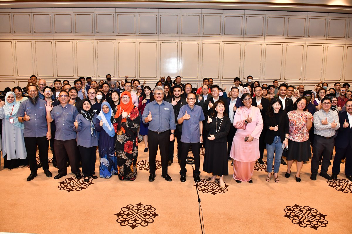 tr_trobot's tweet image. T-Robot is thrilled to announce its successful participation in the recent Road2Growth 2023 (R2G) event held in Sarawak. 

We are proud to highlight that our Director, Ts Syed Zaini, delivered an insightful talk titled "Let's get to know Linear Robot"

#trobot #robothub #ir40