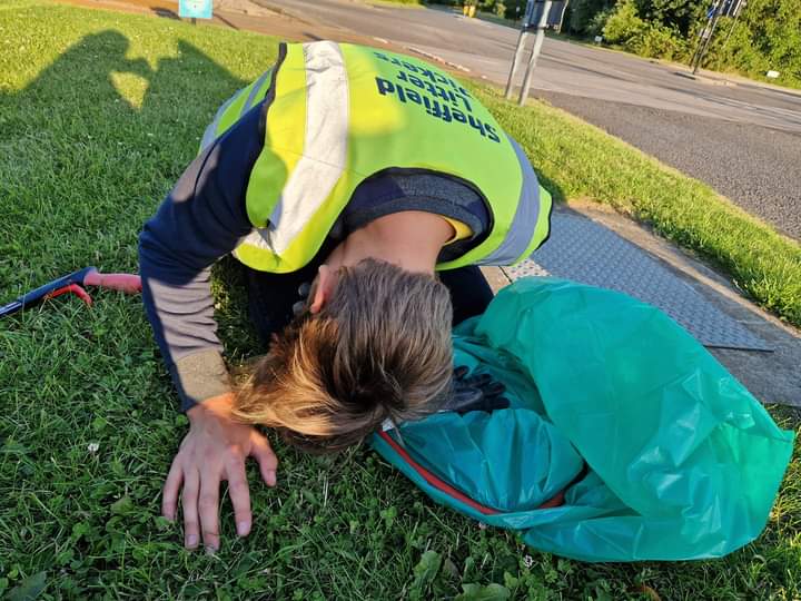 Four of our intrepid volunteers are coming to the end of an epic 24-hr litter pick - at locations across Sheffield - all in aid of the @SheffChildrens hospital charity. They are hurting!! See more here if you'd like to put a pound in the kitty: Thank you! justgiving.com/page/samantha-…