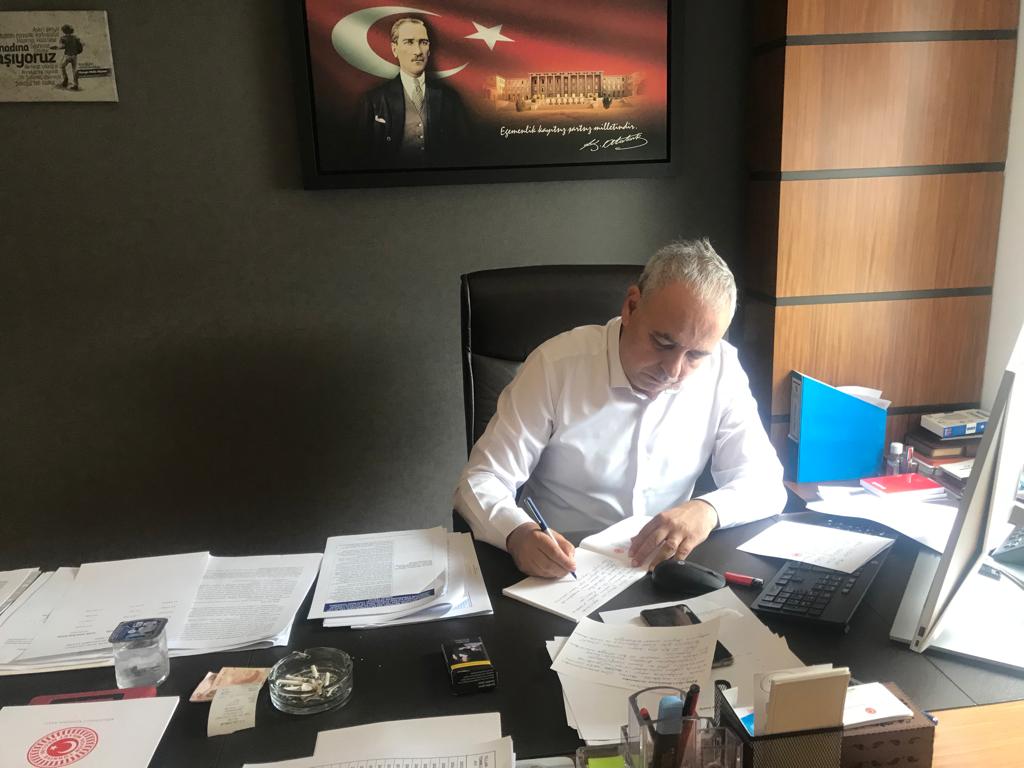 AVBakirlioglu's tweet photo. Bugün @TBMM Plan ve Bütçe Komisyonunda görüşülecek olan emeklilerin yok sayıldığı, artacak harç ve vergilerle faturanın vatandaşa kesildiği 
borçlanma yetkisi, Ek Motorlu Taşıtlar Vergisi İhdası ve memur maaşlarının artışına ilişkin kanun teklifi için hazırlıklarımızı yapıyoruz. https://t.co/7WuaFdH3K8