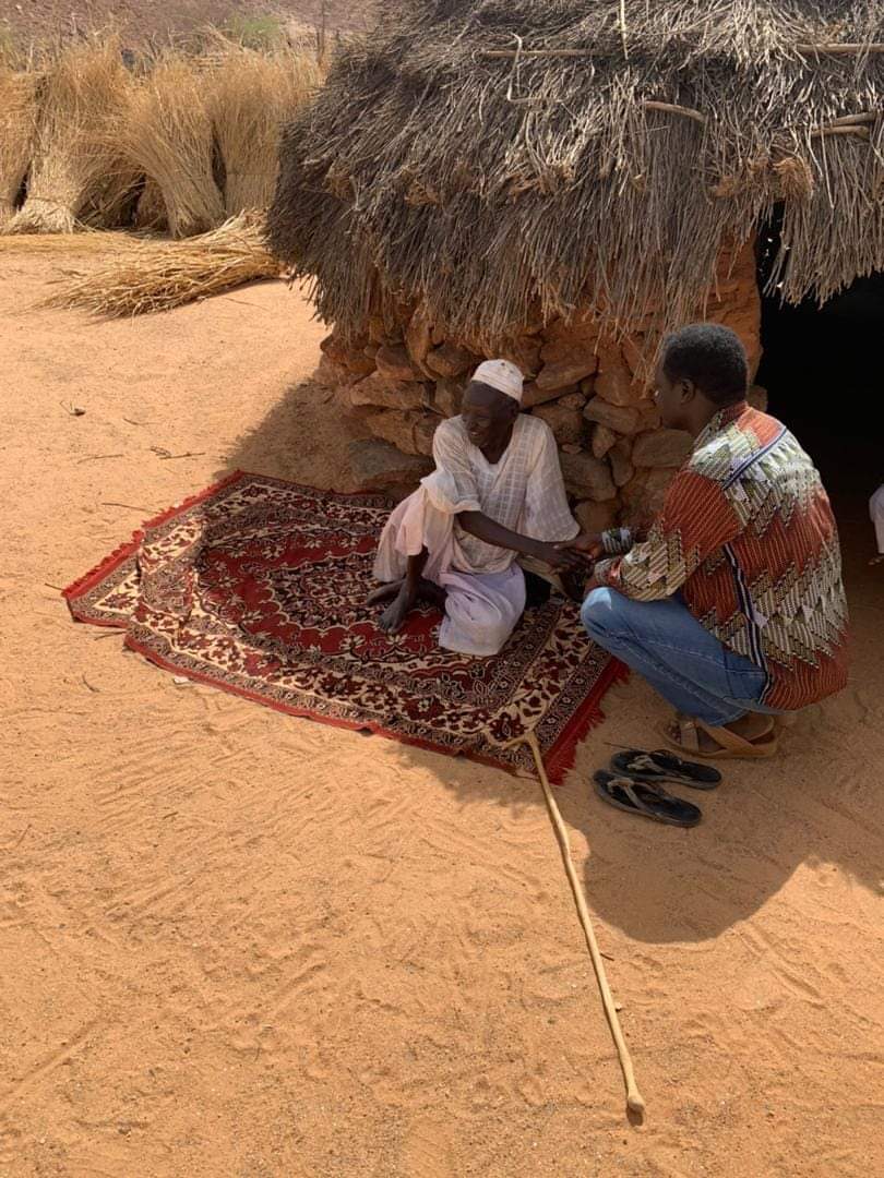 رغم الانتقادات البتتكب عنة الا انه اكتر زول من قيادات الكفاح المسلح تحس بيهو انو حاسي بالوجع والالم والظلم علي اهلنا في دارفور عامة وهذا من واقع زياراتة المتكررة لهم في جميع مواقعهم ،،
الزول دا كويس والله ،،
مني اركو مناوي ،،