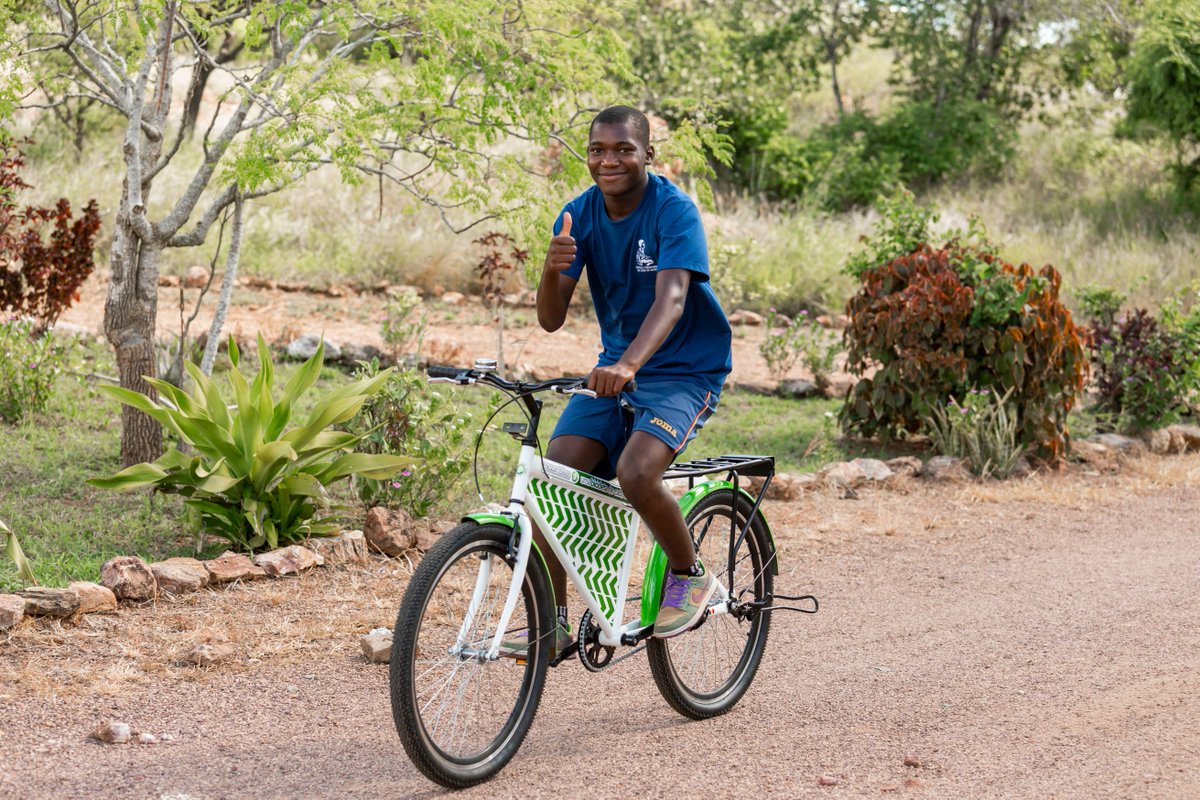 Mozambikes's tweet photo. Baltazar Virginia is 16 years old, a student and a mechanic. Every day he has to wake up very early to go to his work and then attend classes in the afternoon. https://t.co/M1BumkbAo8