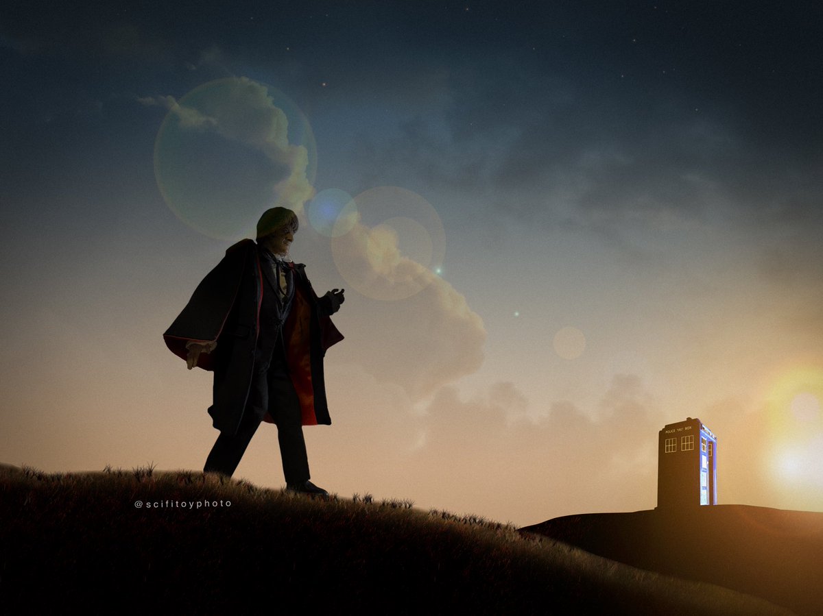 Happy Birthday to the late great Jon Pertwee - 1919 -1996. My favourite doctor!  Here’s my toy photo homage to old Who and new Who!