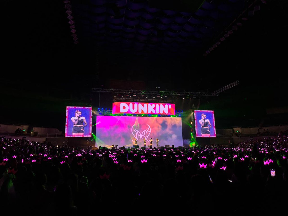 Lights, Beats, and YARA’s unstoppable energy - warming up the crowd for the main event.

#ChaEunWooDunkinPH #DunkinPHBundlesofCHArm