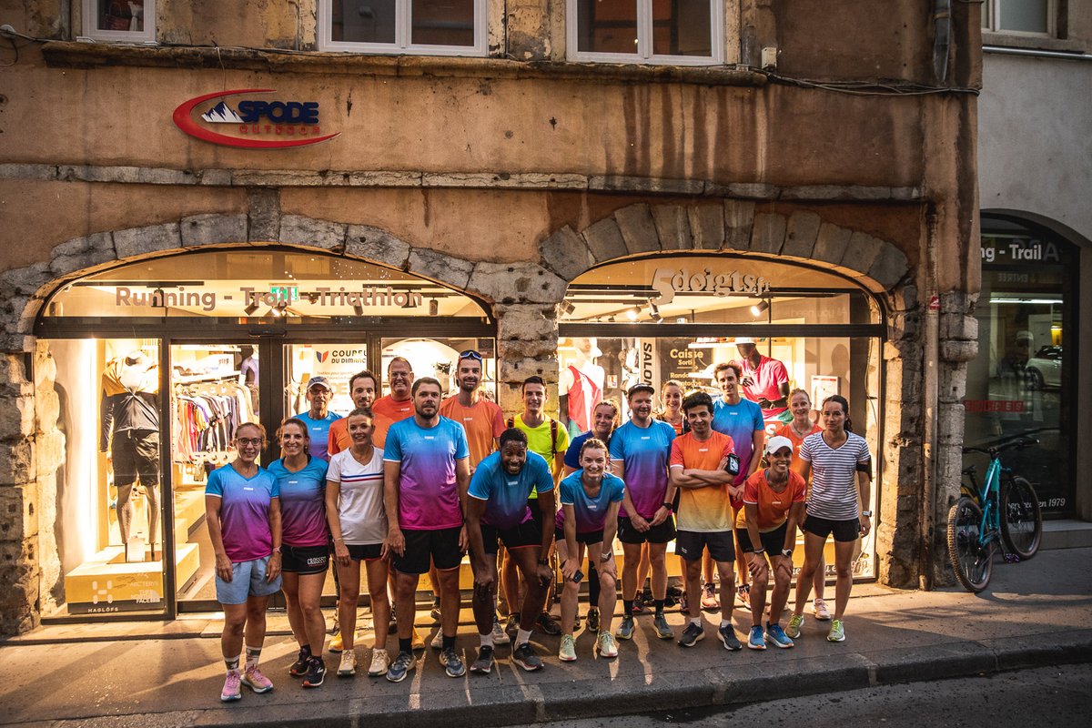 CoureurDimanche's tweet photo. Se rencontrer. Échanger. Partager. ⁠Et courir.
⁠
Comme ce fut le cas cette semaine lors de notre sortie running/testing chez notre revendeur Spode à #Lyon
⁠
Qu'est ce que nous aimons ces moments de partage avec la communauté #CoureurDuDimanche !

#MadeinFrance #Running #Run https://t.co/jxQN4ChdAA