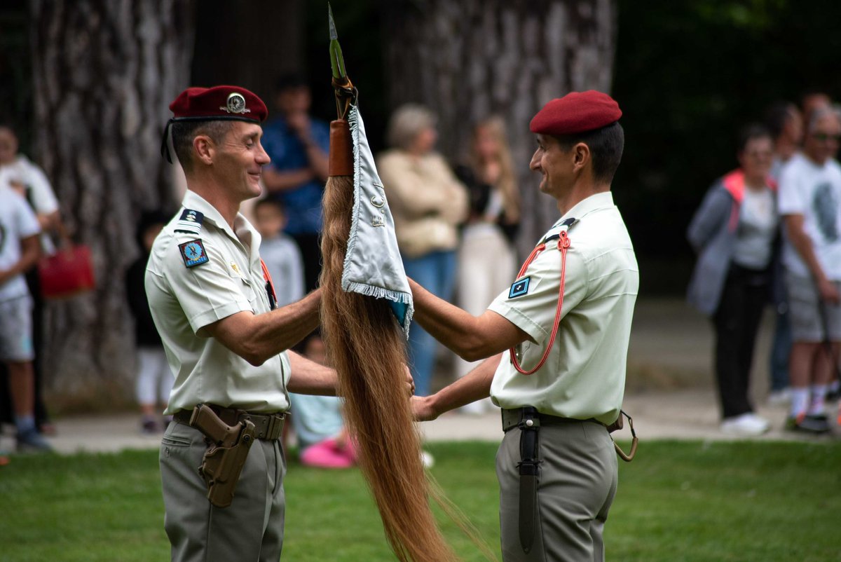 1erRHP's tweet image. #PassCom 
Le CNE Benoît cède son commandement des « Servir sans subir » au CNE Frédéric ! 
Bon vent mon capitaine !