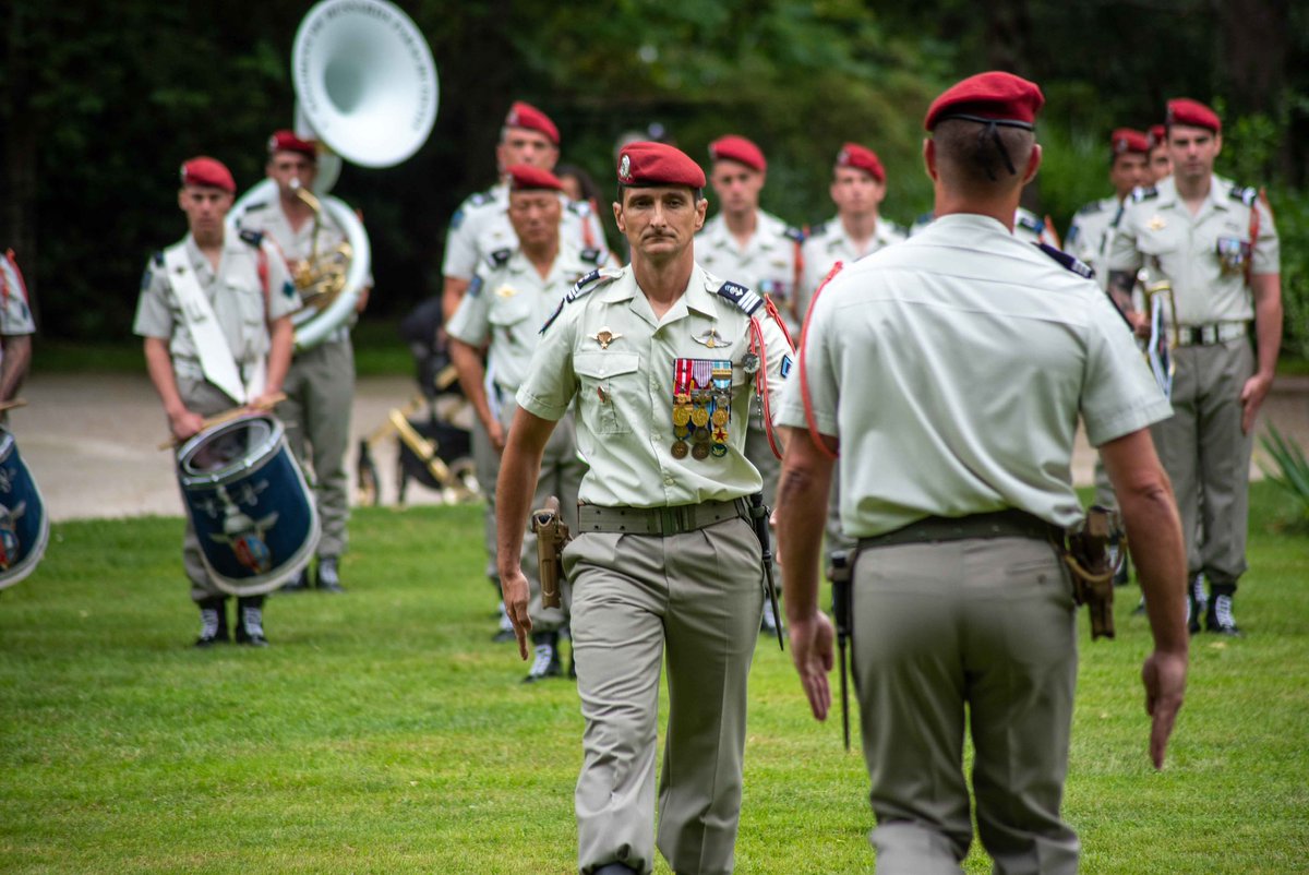 1erRHP's tweet image. #PassCom 
Le CNE Benoît cède son commandement des « Servir sans subir » au CNE Frédéric ! 
Bon vent mon capitaine !
