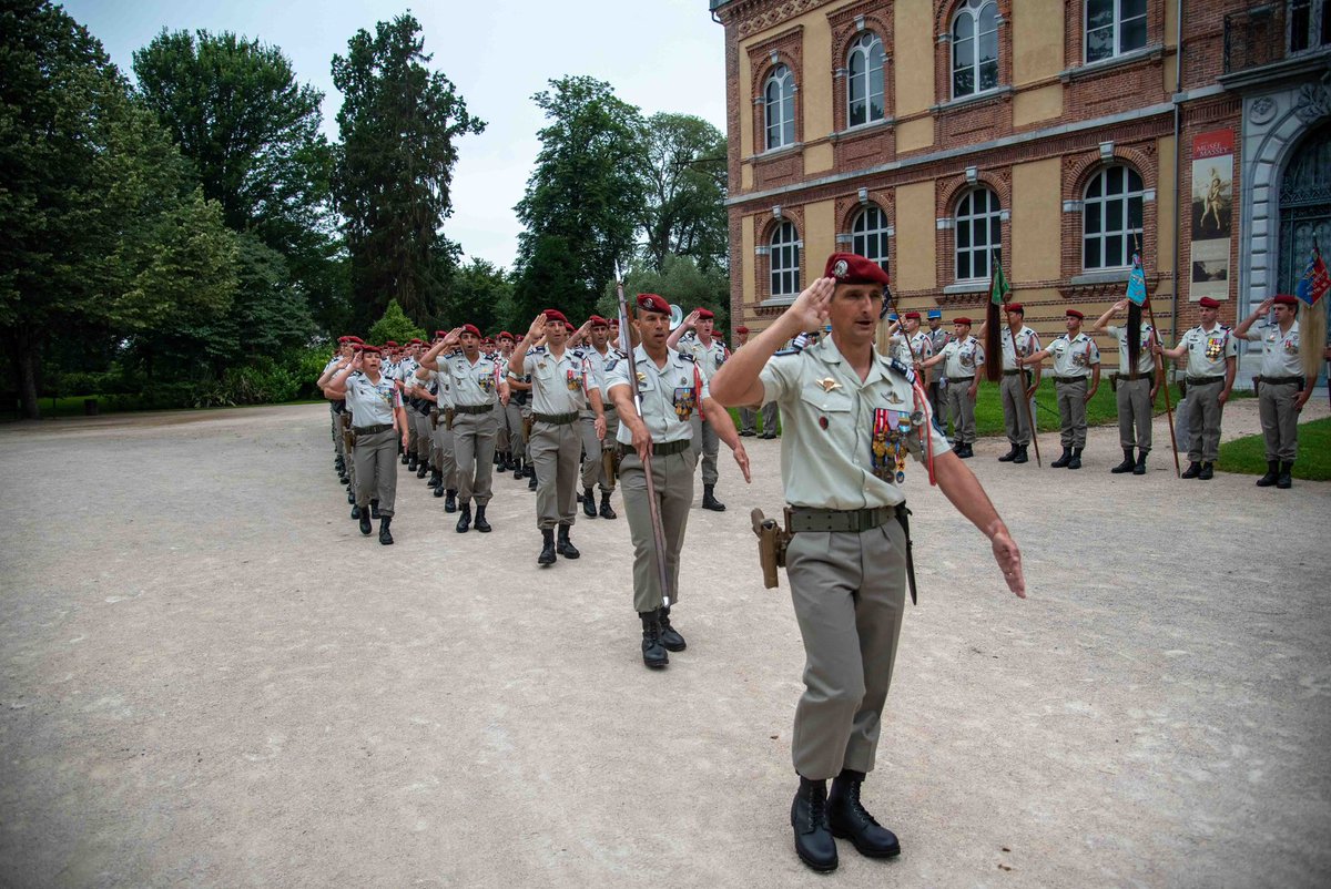 1erRHP's tweet image. #PassCom 
Le CNE Benoît cède son commandement des « Servir sans subir » au CNE Frédéric ! 
Bon vent mon capitaine !