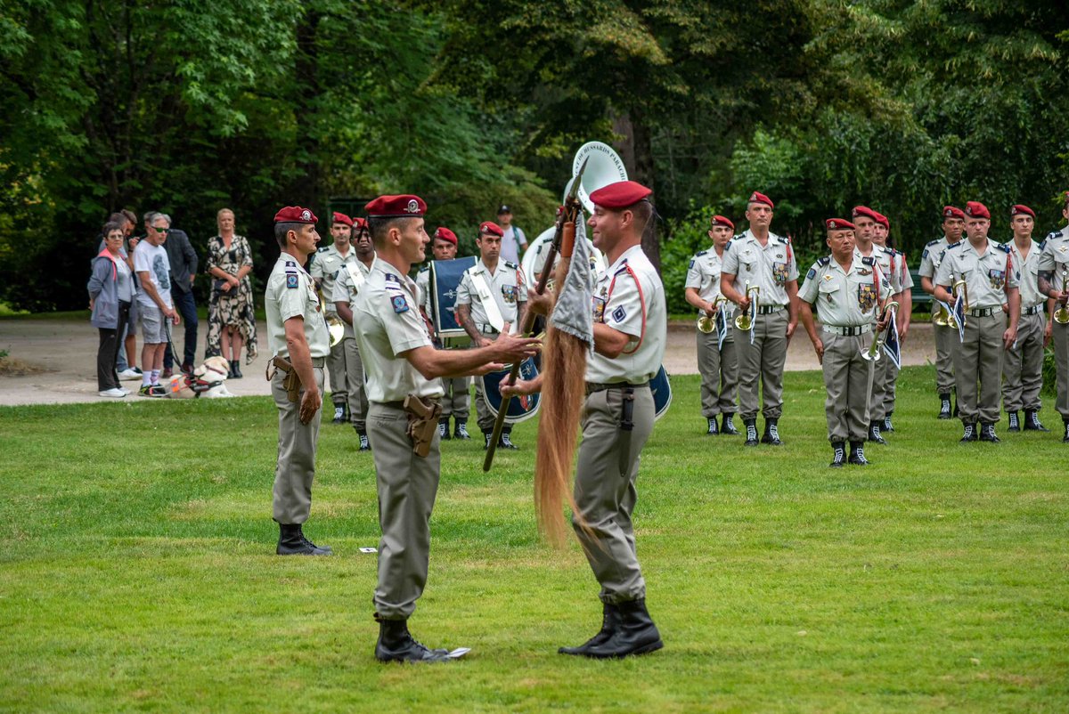 1erRHP's tweet image. #PassCom 
Le CNE Benoît cède son commandement des « Servir sans subir » au CNE Frédéric ! 
Bon vent mon capitaine !
