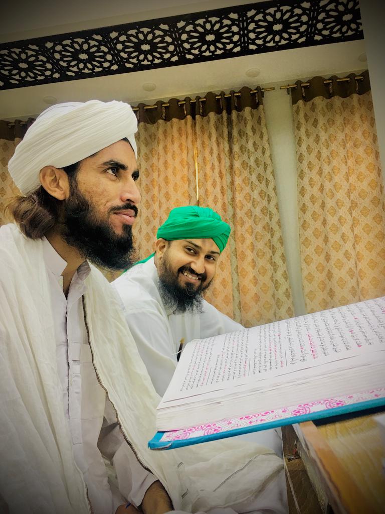 شکر ادا کریں اِن کتابوں کا جو پہلے ہمیں سلیقے سے جواں کرتی ہیں
اور  پھر ہمارے اندر سے ہر گندگی کو صاف کرتی ہیں۔۔۔!!!!
#جمعہ__مبارک
#عطاری_قبیلہ
#دعوت__اسلامی
#عشق_مرشد
#dawateislami
#جلالی_فورس
#جمعة_مباركة