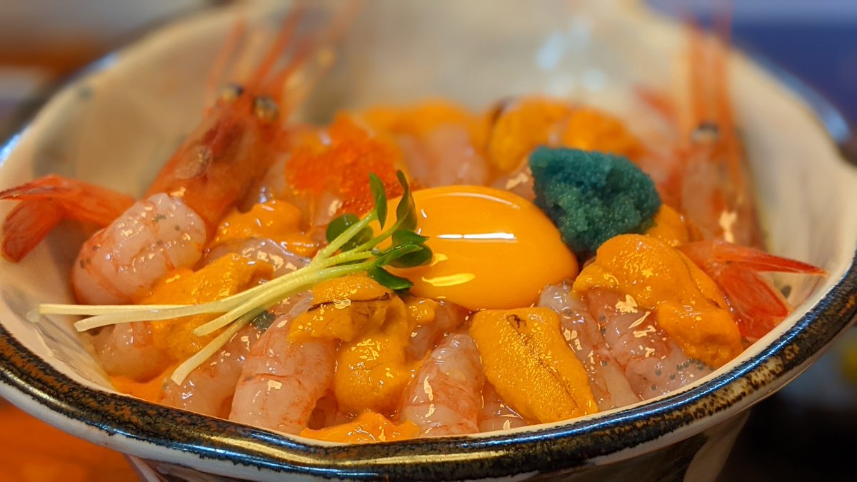 ハッピー歯科で検診のあと、竹の家さんでランチ☺️
うに甘海老まみれ丼¥2100🦐相変わらず安い…🥹✨
漫画も読みたいやつたくさん置いてあっていいなー、鬼滅の刃柱稽古編読んでました☺️