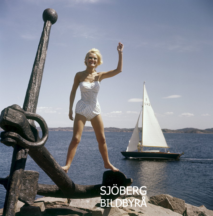 Sjobergbild's tweet photo. Man borde kunna identifiera platsen där denna 60-tals bild är tagen baserat på det gigantiska ankaret, men jag lyckas inte.
Verkligen en välkomponerad bild.
 
Nej, det är inte en reklambild för @Sjohistoriska men det kunde vara...

#sommar #Sverige #segling #60tal Foto S&amp;L https://t.co/ssn8v3SSAn