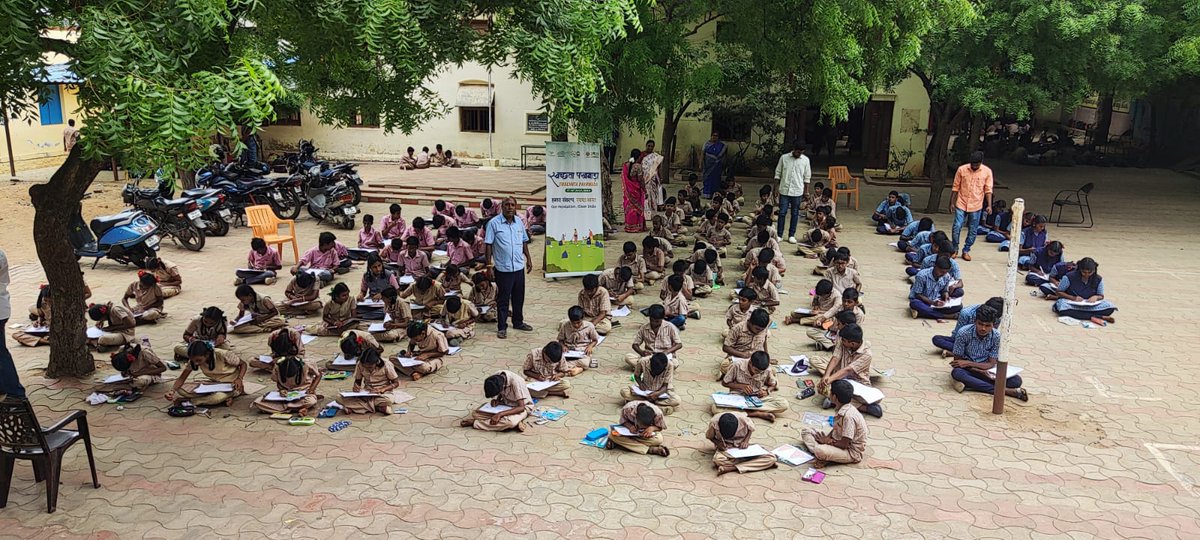 iocl_srpl1's tweet photo. @iocl_srpl1 Madurai organized various competitions as part of #SwachhataPakwada2023 for school students at Thiruparankundram. The students participated in large numbers and showcased their ideas of building a cleaner future. 
@IOCL_PLHO @IndianOilcl https://t.co/RMoJWO8ujw