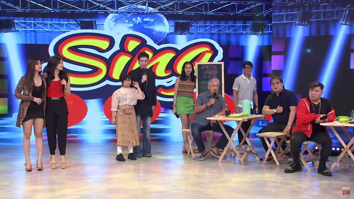 dryedmangoez's tweet photo. #EATTV5's response to its ratings freefall is to cut the Bulagaan 2.0 segment in half and introduce #SingEAT, a segment that was not part of the original list of coming attractions last Saturday. 🤔
#TVJonTV5 #LegitDabarkads https://t.co/5r7BQeyhln