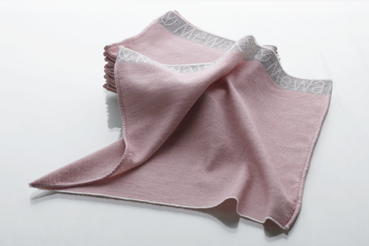 MEWA_HU's tweet image. A Mewa textil törlőkendőinek alkalmazása olyan fenntartható megoldás, amely – mivel teljes körű szolgáltatás keretében vehető igénybe – nagy mértékben veszi le a terheket az üzemvezetők válláról.bit.ly/3O0wUzI #mewatm #torlokendo #mewatex