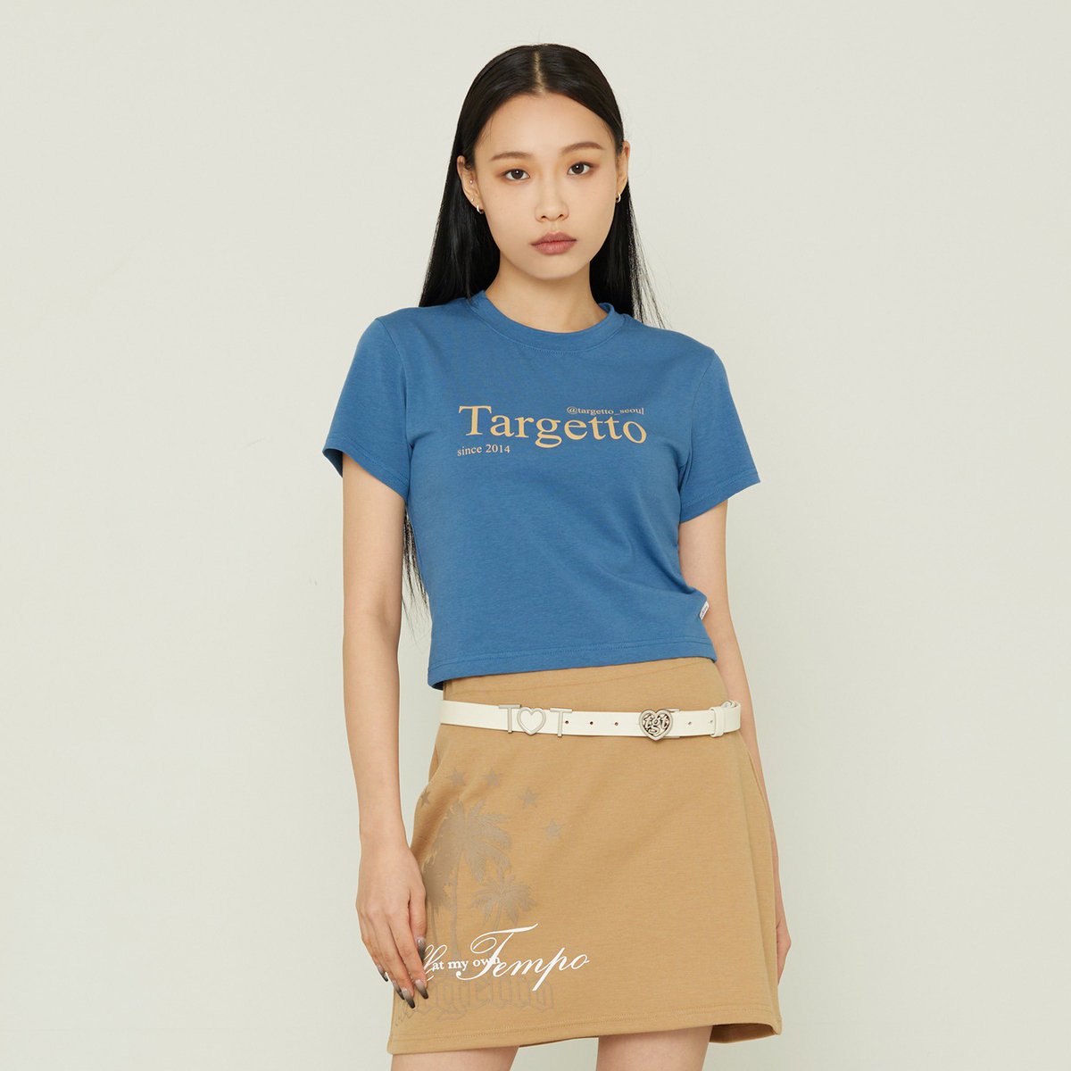 TZU990614's tweet photo. 230706 READY TO BE in NEW JERSEY
TOP: #TARGETTO
Basic Slim Tee Shirt (blue)
₩32,000
https://t.co/adeyAhDzA3
BOTTOM: #MIDNIGHTMOVE
Summer Cargo Pants (white)
₩88,000
https://t.co/2GDa5Vu6Mi
#子瑜 #TZUYU #쯔위 #ツウィ #TWICE #READYTOBE #SETMEFREE #tzuyustyle https://t.co/Jgl3KoxfXE