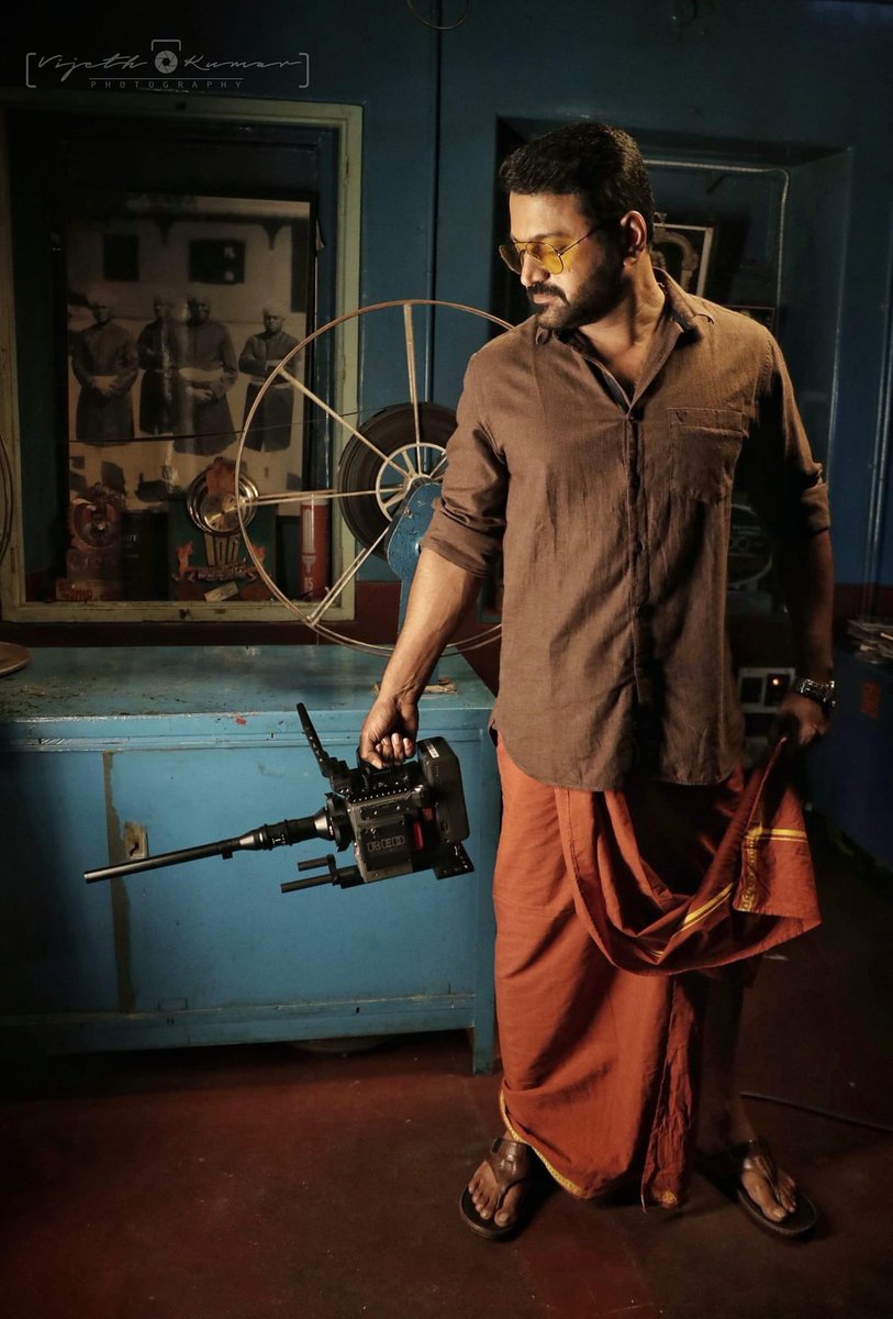 JainMarnad's tweet photo. ಕನ್ನಡ ಚಿತ್ರರಂಗದಲ್ಲಿ ಕರಾವಳಿಯ ತಂಡ ಕಟ್ಟಿಕೊಂಡು ಹೊಸ ರೀತಿಯ ಯಶಸ್ವಿ ಚಿತ್ರಗಳನ್ನು ನಿರ್ಮಿಸುತ್ತಾ, ಕರಾವಳಿಯ ಆಚರಣೆ, ಸಂಸ್ಕೃತಿಯನ್ನು, ವಿಶೇಷವಾಗಿ “ಕಾಂತಾರ” ಚಿತ್ರದ ಮೂಲಕ ಭೂತರಾಧನೆಯನ್ನು ಪ್ರಪಂಚಕ್ಕೆ ತಿಳಿಸಿಕೊಟ್ಟ ಪ್ರತಿಭಾನ್ವಿತ ನಿರ್ದೇಶಕ, ನಾಯಕನಟರಾದ @shetty_rishab ಅವರಿಗೆ ಹುಟ್ಟು ಹಬ್ಬದ ಶುಭಾಶಯಗಳು. https://t.co/9k8lKJLgpv