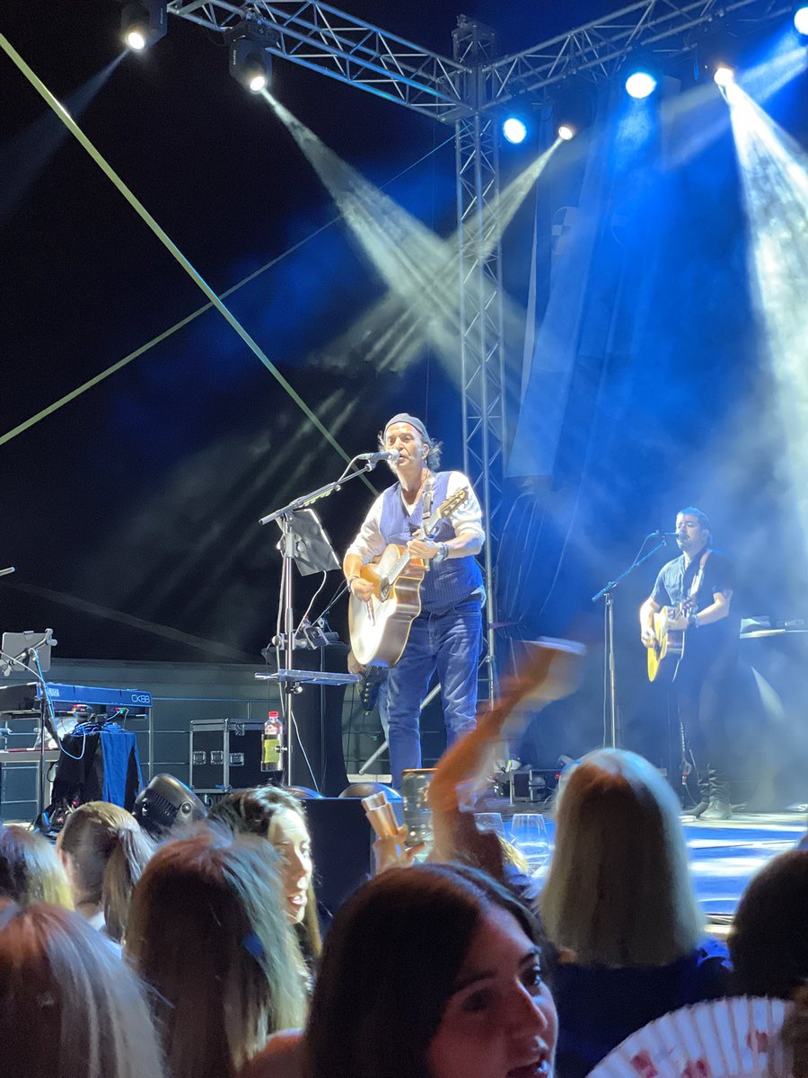 Lopez11Santi's tweet photo. Fantástica tarde-noche en el campus de Monteprincipe celebrando los #90añosCEU. Amigos, compañeros y poniendo la banda sonora…¡Los Secretos!

¡A por los próximos 90 años! Juntos+CEU @FundacionCEU https://t.co/VMEO2M9cSi
