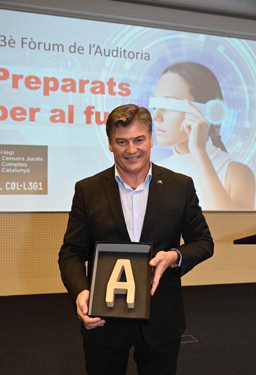 Ahir durant el sopar del #33ForumAuditoria vam fer entrega dels reconeixements com a membres honoraris d’<a href="/AuditorsCENSORS/">EL C0L•L3G1</a> a Anna Garriga, Degana de la Facultat de Ciències Exonòmiques i Empresarials de la <a href="/univgirona/">Universitat de Girona</a>, i a <a href="/AntoniCanete/">Antoni Cañete</a>, President de <a href="/PIMEC/">Pimec</a>. La nostra enhorabona