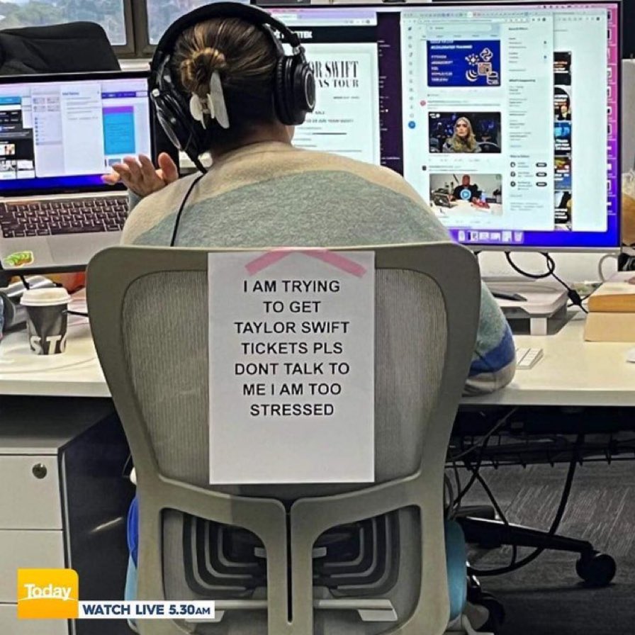 all of us rn 😭😭😭

#SingaporeTSTheErasTour