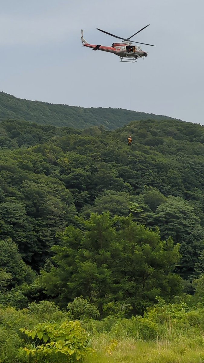 400XandTRICITY's tweet photo. いつもと違う道で八甲田山へ
地図アプリでは普通の道路が泥林道
一発で足回りが泥まみれです。
お陰で偶然立ち寄った下湯沢ダム公園で消防のラペリング訓練を拝見できました!

#400X https://t.co/Vd6BRulod9