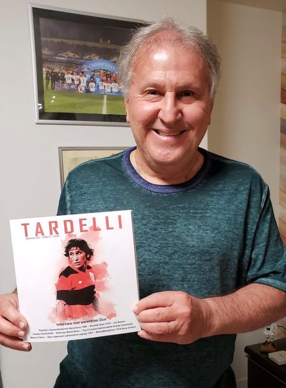 ParataMedia's tweet photo. Nu ook editie 7 (de Passarella-special) uitverkocht. Onze aanbieding geldt nog tot 25/7, daarna houdt de verkoop op!
https://t.co/AU9pLPCi8Y
Willem van #Hanegem, Mario #Kempes, #Zico en Dino #Zoff lazen ze met plezier. https://t.co/RDfl4Xwje7
