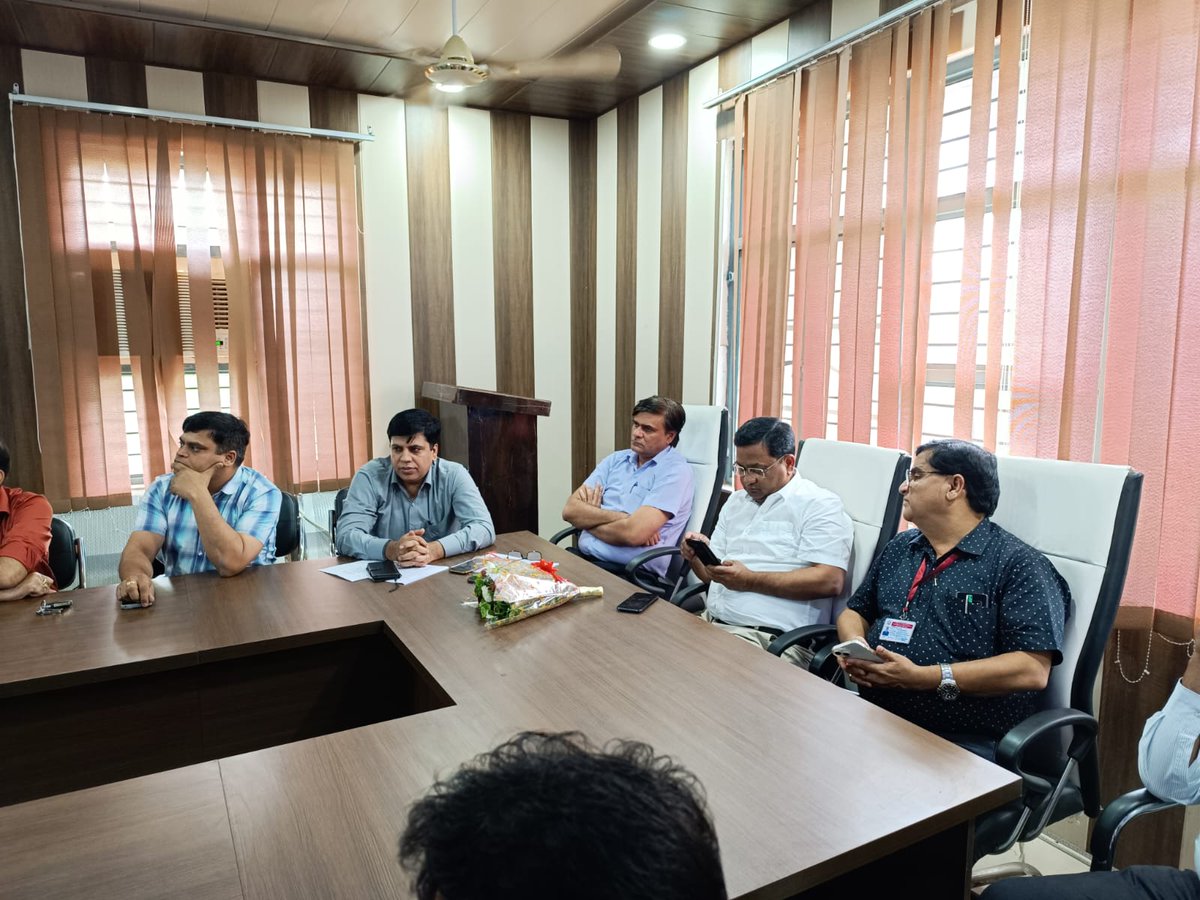 कावड़ यात्रा के दौरान आकस्मिक चिकित्सा सेवा देने के लिए CHO को मुख्य चिकित्सा अधिकारी जी की अध्यक्षता में स्वास्थ्य विभाग की ओर से कावड़ मेला प्रभारी डॉ0 यशवीर सिंह के द्वारा प्रशिक्षण दिया गया। <a href="/BagpatDm/">DM Baghpat</a> <a href="/DRSATYENDRASHA7/">DR SATYENDRA SHARMA</a> @DrVibhashRajput <a href="/JaswantSainiBJP/">Jaswant Singh Saini</a> <a href="/nhm_up/">NHM UP</a> <a href="/NcdcellBaghpat/">baghpat NTCP</a>