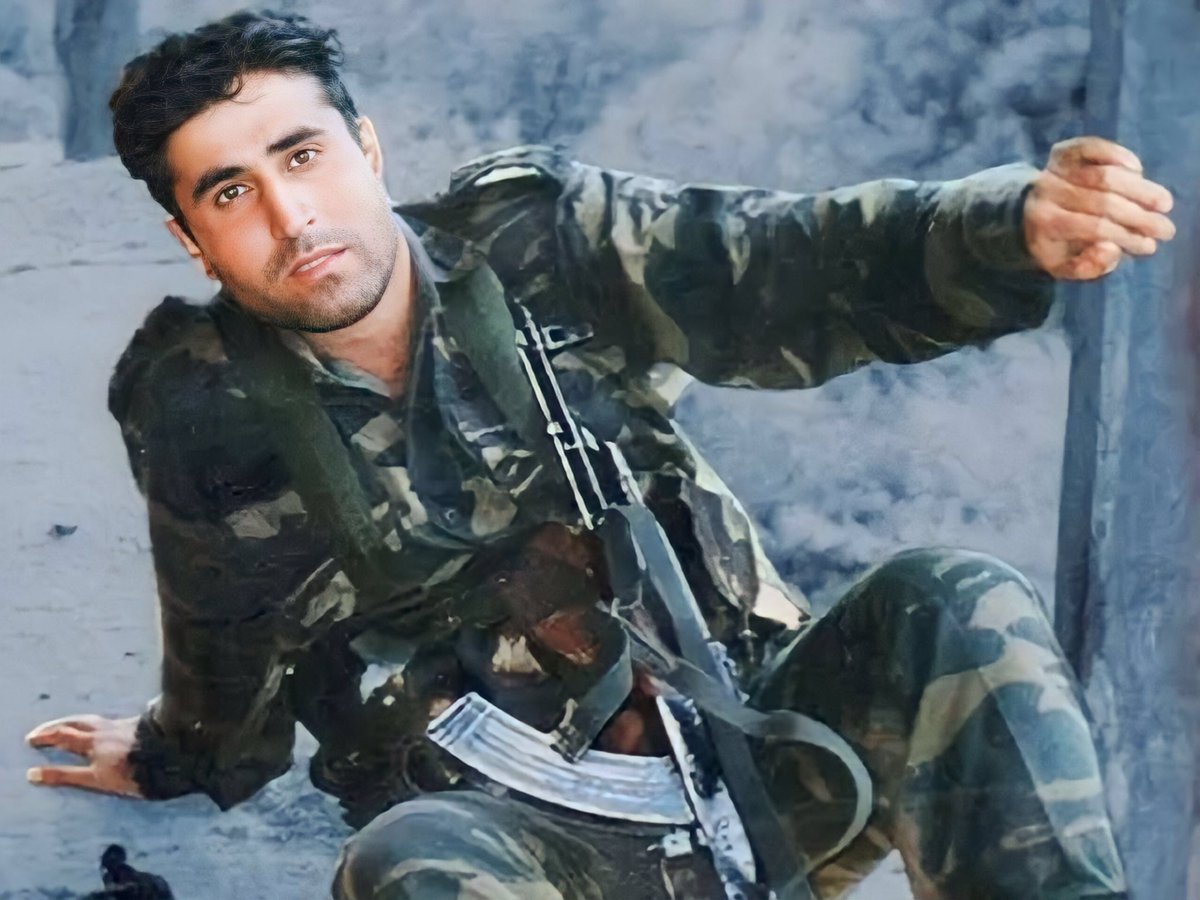 rajrif_india's tweet photo. Remembering the valiant hero of the Kargil conflict, "Sher Shah" of Indian Army, PVC Captain #VikramBatra on his death anniversary.

His fearlessness, sacrifice and sense of duty towards the country will continue to inspire generations. https://t.co/ajmeCUkBQR