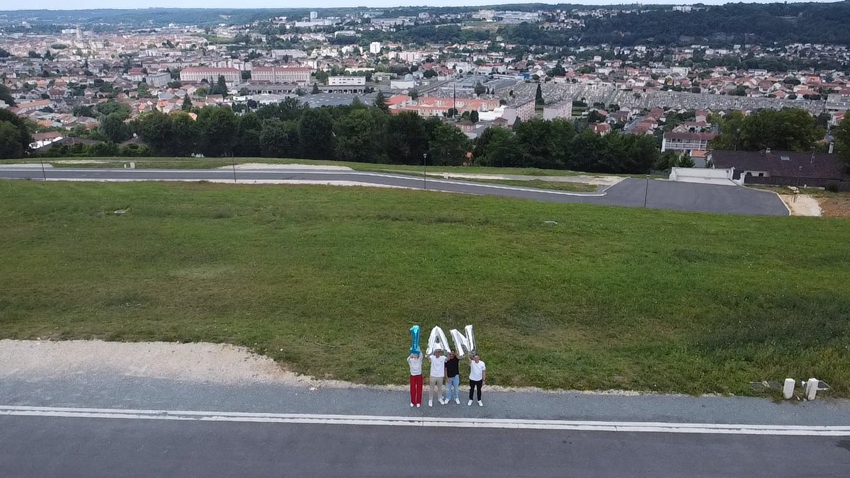 CYL_COM's tweet photo. 1 an jour pour jour que CYL&amp;COM s'est installée à #Périgueux ! Quand on y repense, on a parcouru un long chemin. 💪

Et tout cela, c'est grâce à vous. 

Merci de nous avoir fait confiance et d'avoir permis à notre agence de grandir ! 🎉

Tout cela pour vous dire #MERCI ! 💙🤍 https://t.co/Dq0fug1s2O