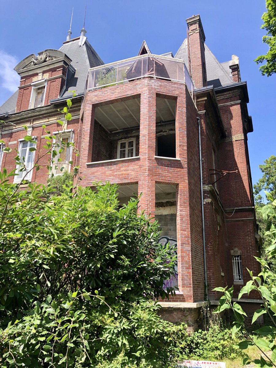 LHsansfiltre's tweet photo. Oups j’avais oublié cette série 🤣 Balade en ville mi haute mi basse pour changer
#lehavre #ville #intermediaire #côte #escalier #villa #hauteur #town #haute #basse #raide #verdure #lhqjm #normandie https://t.co/lLZLbvy8bx
