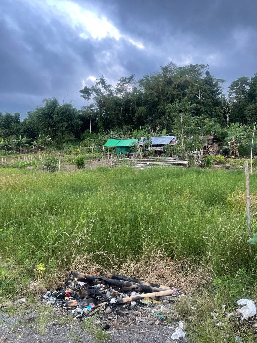 PutryDhelia's tweet photo. Ada yang mau beli tanah ga? Kalo ada kabarin yak https://t.co/aLPb2ej44Z
