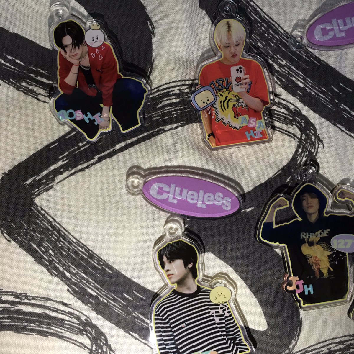 otionstudio's tweet photo. 💌 price : 
- no mirroring + mini charm (35k)
- mirroring + mini charm (40k)
- only mirroring, hanya keychain 6cm saja (30k) https://t.co/XloNSpL8mi