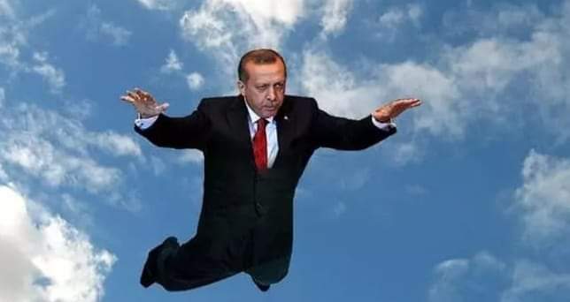 Erdoğan'a oy verenler bugün gelen zamlarla beraber daha itibarlı bir ülkede yaşıyor.

Üreten, mal ve hizmet alan, geleceği için okumaya çalışan bizler de onun seçim masraflarının, şatafatının, tasarruftan muaf itibarının faturasını ödüyoruz.