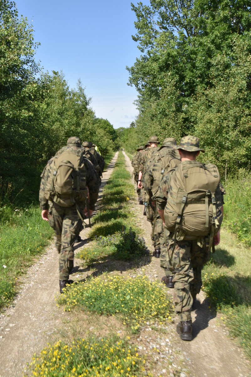 9pulkrozp's tweet image. Zwiadowcy #9pr potrafią jednego dnia przebyć ponad 4⃣0⃣km piechotą - dystans większy niż pokonał legendarny Filippides, pierwszy „maratończyk”‼️Żołnierze #DZSW, gdy zostaną zawodowymi żołnierzami #9pr także będą musieli mierzyć się z takim wysiłkiem, więc już szlifują formę.