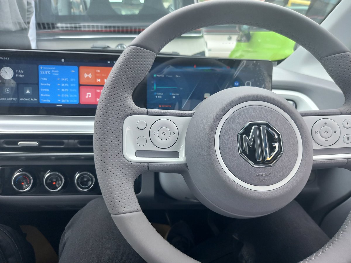 GaadiKey's tweet image. We got this black beauty to drive. So far, so good. @MGMotorIn #cometev #comet #ev #mgcomet