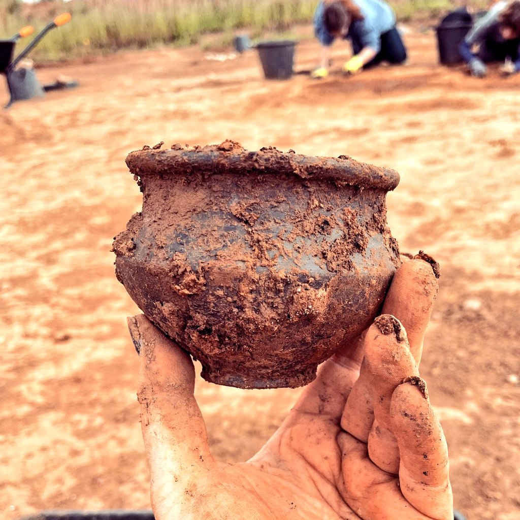 We've been having some fantastic #Roman finds coming out of the ground this season at the #CulverProject - here's a small sample for #FindsFriday!
#Archaeology #RomanBritain #RomanArchaeology #EastSussex