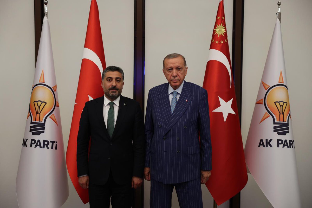 Cumhurbaşkanımız ve Genel Başkanımız Sayın <a href="/RTErdogan/">Recep Tayyip Erdoğan</a>'ın olurlarıyla Malatya Ak Parti İl Başkanlığına asaleten ataması yapılan <a href="/namikgorentr/">Namık Gören</a> başkanımızı tebrik ediyor, çalışmalarında başarılar diliyorum.

Teşkilatımıza ve memleketimize hayırlı olsun.