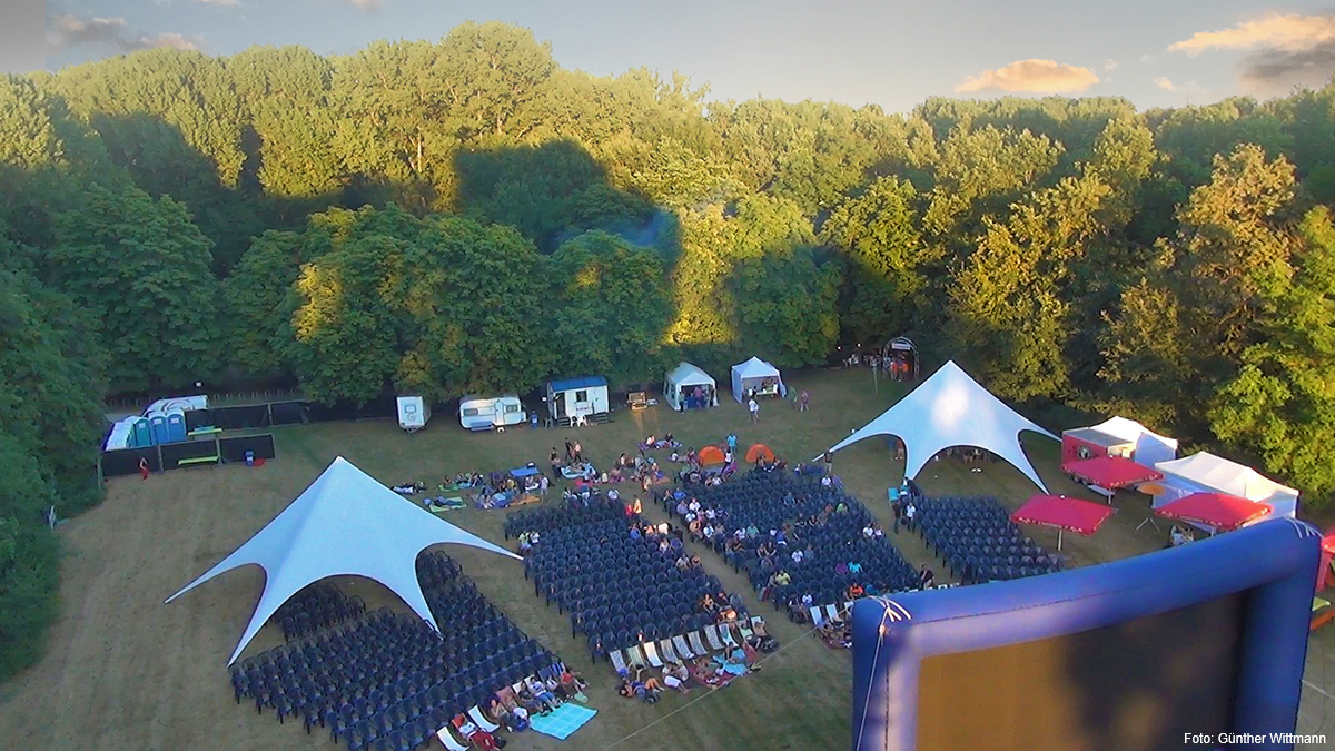 NuernbergKultur's tweet photo. Freut euch beim #SommerNachtFilmFestival auf insgesamt 118 Filmvorführungen und weitere Highlights, wie Gespräche mit Regisseur*innen, Previews, Führungen und Blicke an sonst verborgene Orte. 🎦https://t.co/YlRFXJMad9 #OpenAir #Kino https://t.co/xiiZwJYEwE