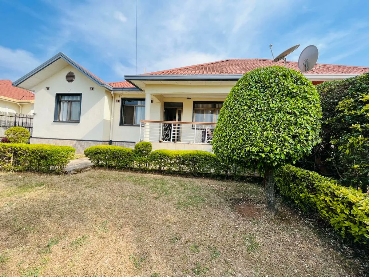 HouseInRwanda's tweet photo. Kigali House for Sale in Umucyo Estate 

- Bedrooms: 3 
- Bathrooms: 2
- Plot size: 304.99 m²
- Furnished: Yes 

USE THIS LINK👉 https://t.co/KYbzMPCXUs for more details 

Contact name: Calvin 

#realestate #house #sale https://t.co/PXZOsLneNq