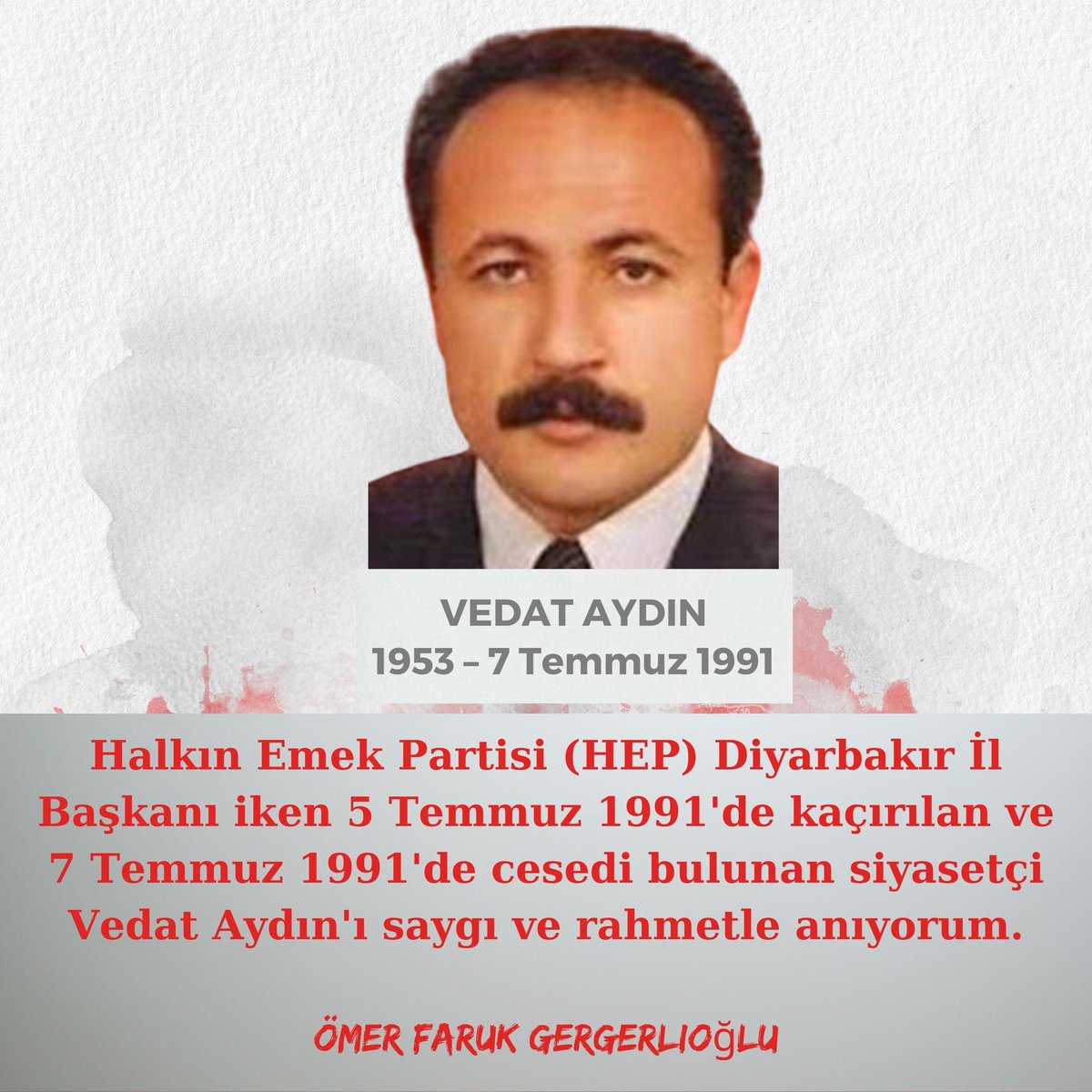 ofgkurdi's tweet photo. Siyasetmedar Vedat Aydin ê ku di 5'ê Tîrmeha 1991'an de dema Serokê Bajarê Amedê yê Partiya Kedê ya Gel (HEP) bû hat revandin û cenazeyê wî di 7'ê Tîrmeha 1991'an de hat dîtin, bi rêzdarî bibîr tînim. #vedataydın https://t.co/h4fMJZTLvw