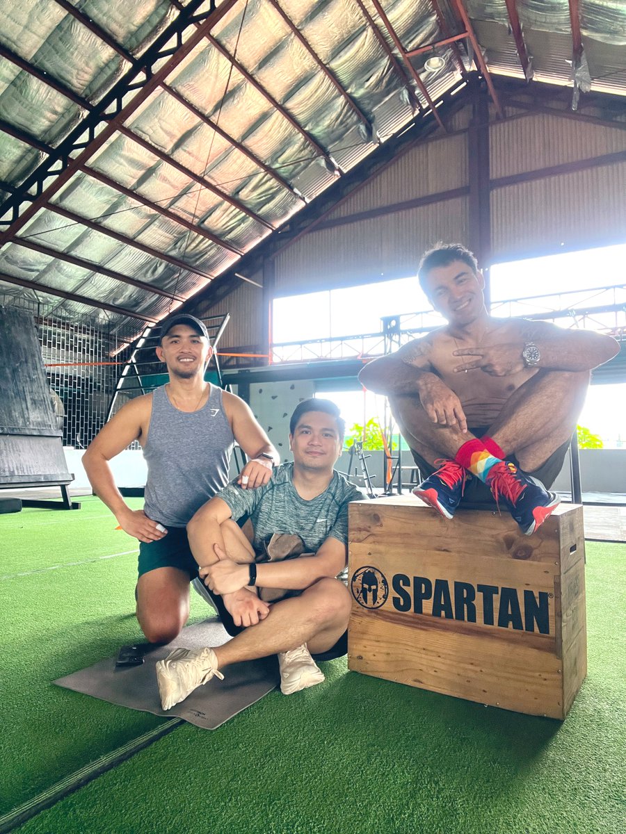 chaks_1980's tweet photo. Stadion ready! 🟡😏 @francisoliver @cjrobleza #ObstacleCentral https://t.co/SmXOHQT5cv