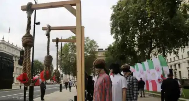 #Iran में तीन बलात्कारियों को फांसी दी गई !

ब्युटी पार्लर में आनेवाली महिलाओं को इंजक्शन देकर अवचेत कर करते थे #Rapist !

१०० करोड हिन्दुओं को अब सरकार से भारत में #LoveJihad रोकने के लिए कानून बनाने की मांग करनी चाहिए !

पढें विस्तृत -
sanatanprabhat.org/hindi/76608.ht…

₹SaveDaughters
